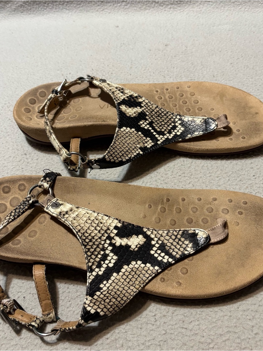 Vionic Kirra Thong Snake Print Sandals size 10 - Picture 3 of 5